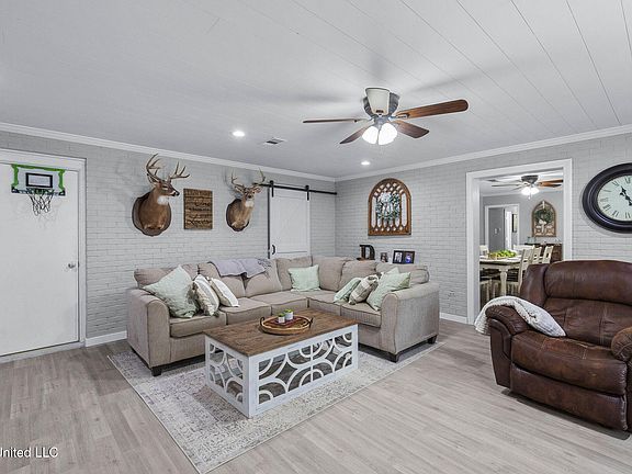 3rd image of 203 NW 4th St