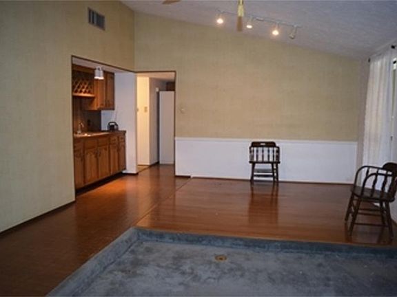 5th image of 15619 Camino Del Sol Dr