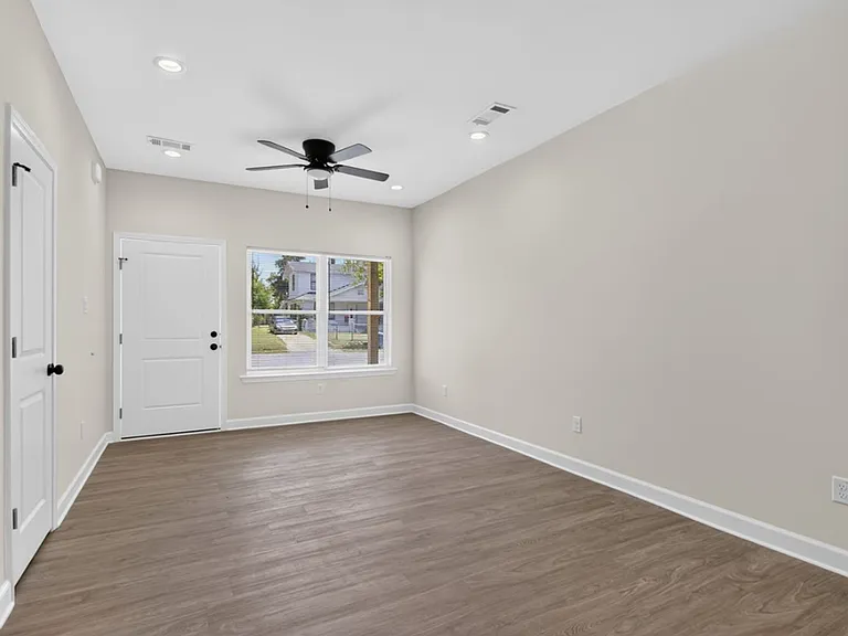 922 S Booker St — Photo 5