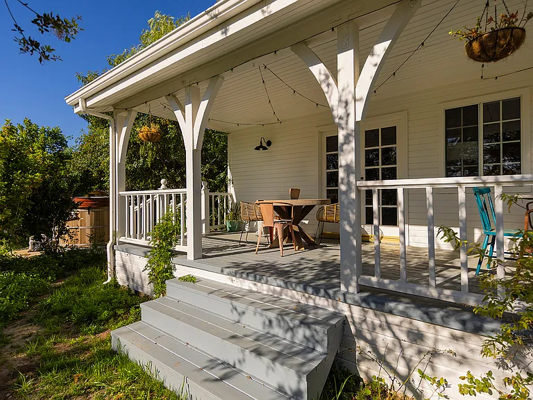 Loma Dr — Photo 31