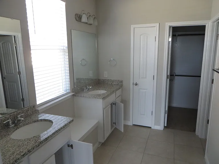 301 La Escalera Dr — Photo 16