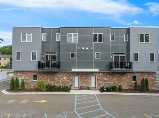 4227 E Forteen Mile Rd, Royal Oak, MI 48073