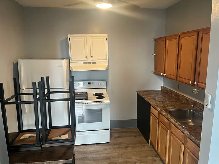 90 S Pearl St NE #3 — Photo 4