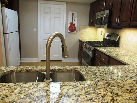 5th image of 7811 Bartles Ave