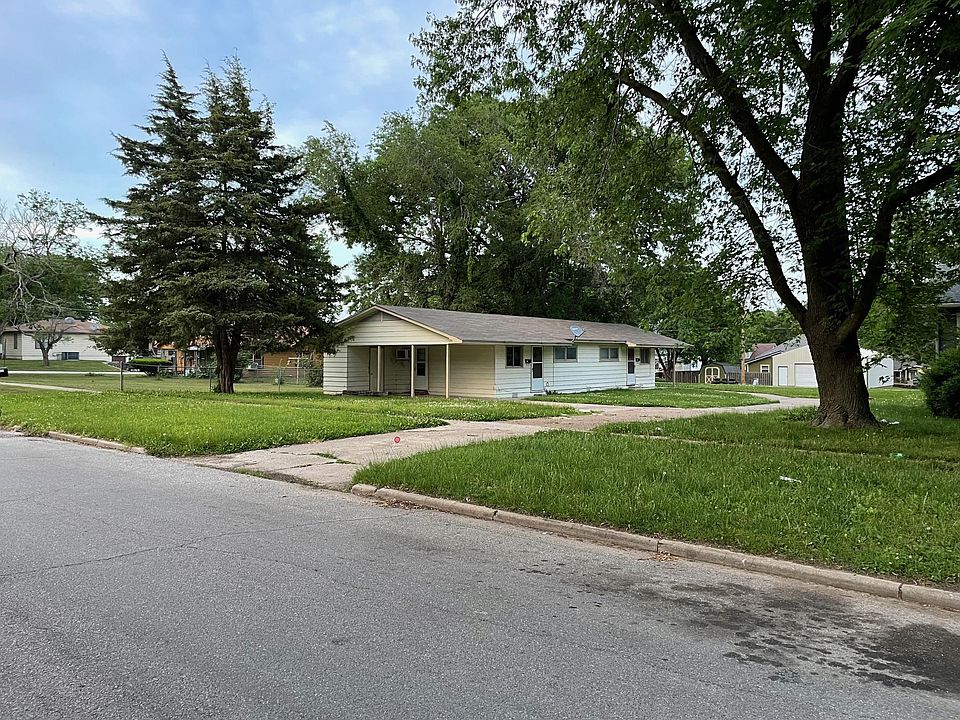 Looking North on Malcolm Ave.