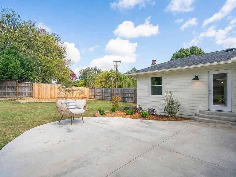 2923 E 27th Pl — Photo 34