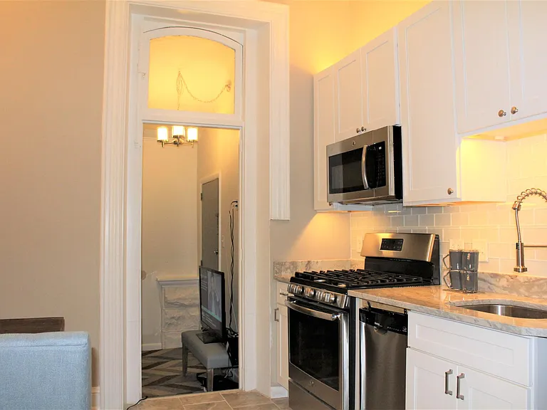 433 W Orange St #1 — Photo 5
