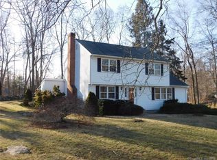 21 Oak Hill Dr, Niantic, CT 06357