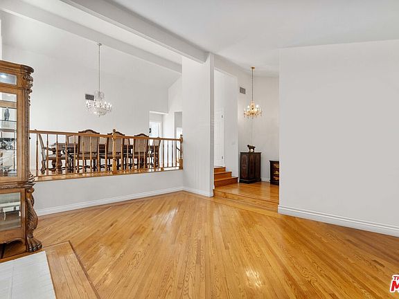 5th image of 896 Northwood Ave
