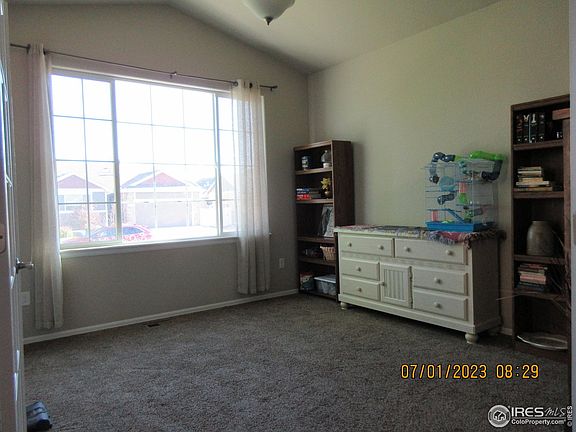 4th image of 255 Castle Dr