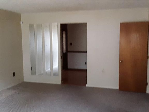 3rd image of 3307 Sussex Dr