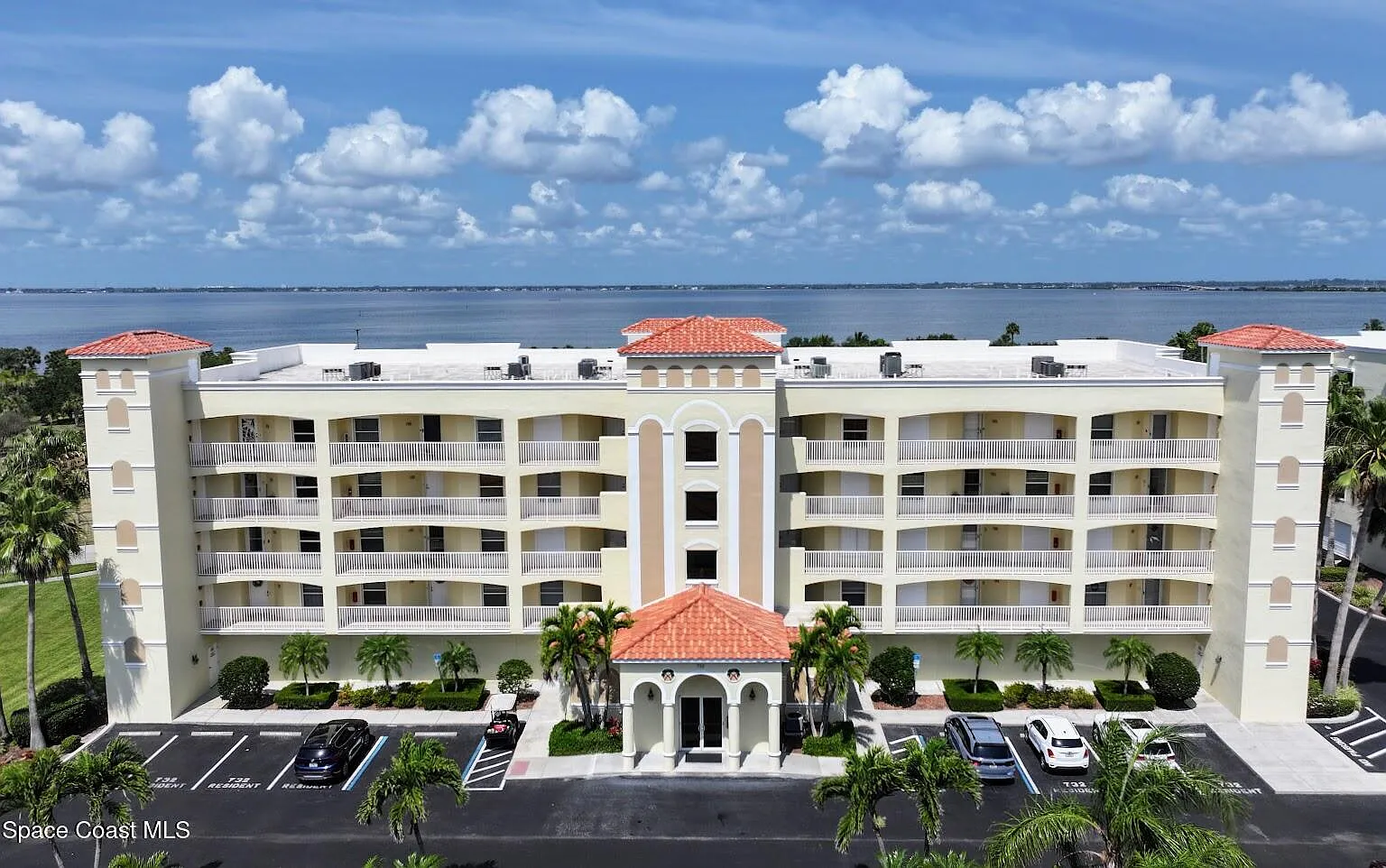 3 bed, 2.0 bath, 2030 sqft, $3,000 — Photo 1