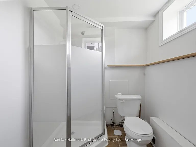 573 Sinclair St — Photo 31