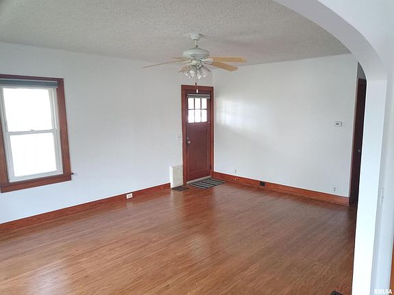5th image of 825 3rd St
