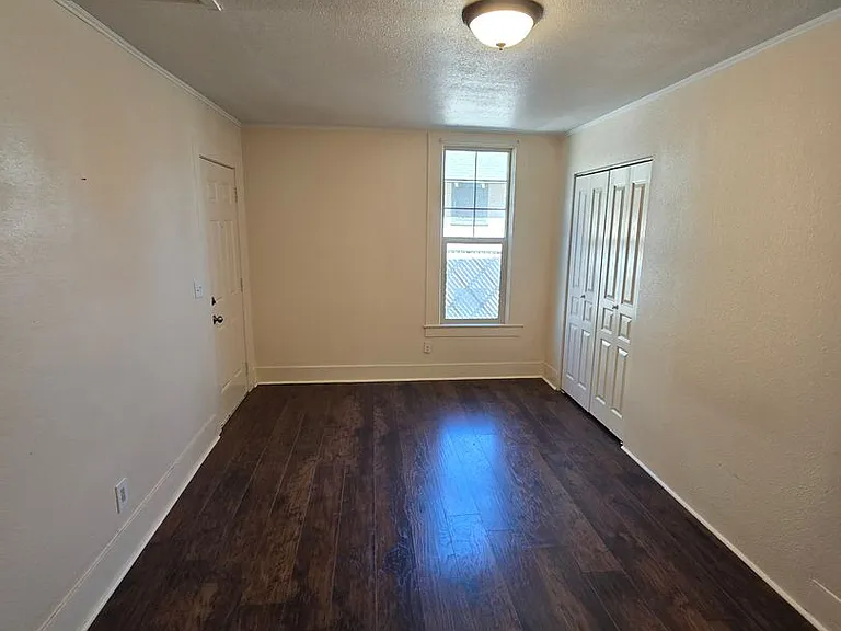 114 N Touchet St — Photo 16