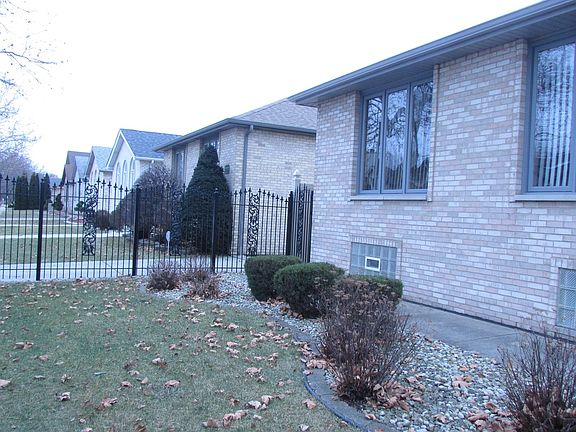 4th image of 10864 S Avenue E