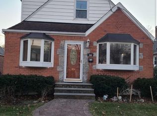 364 Carnation Ave, Floral Park, NY 11001