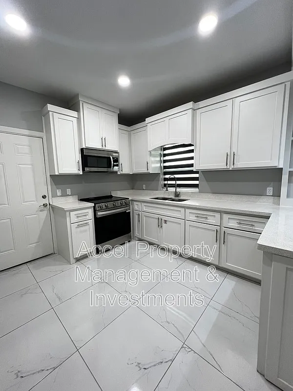 3 bed, 2.0 bath, 1060 sqft, $1,150 — Photo 3
