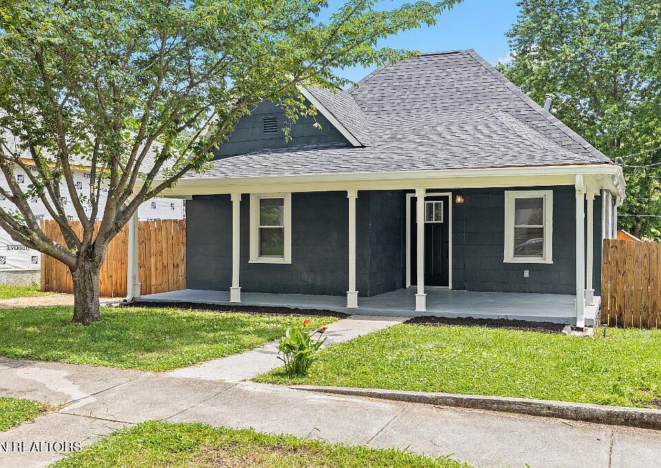 1st image of 220 E Quincy Ave