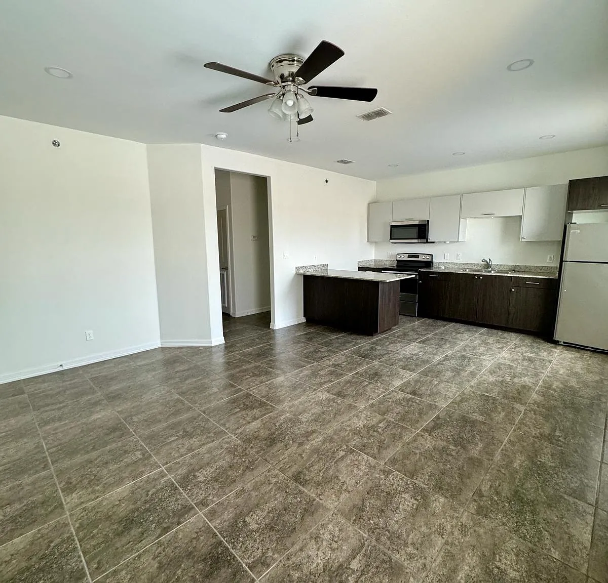 300 Sylvia Handy Drive - 205 — Photo 3
