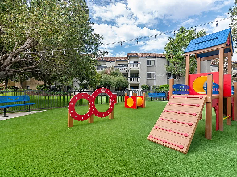 Parkside Court — Photo 2