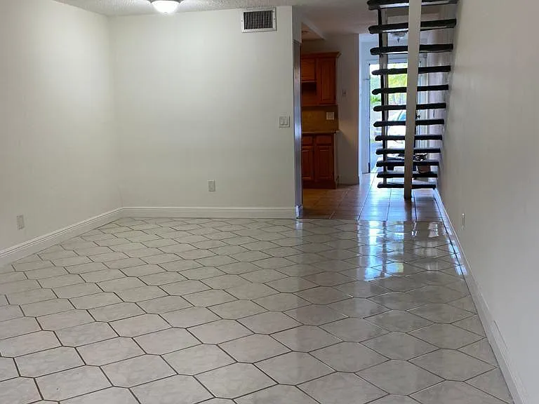 15385 S Dixie Hwy #12 — Photo 5