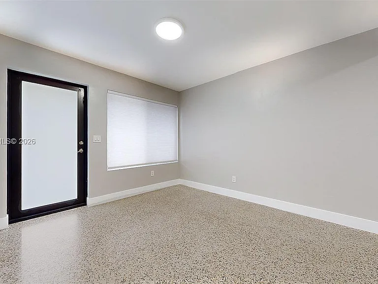101 W 11th St #4 — Photo 11