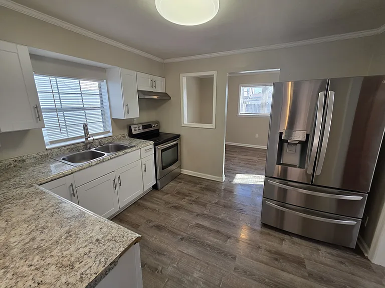 388 Poplar Ave — Photo 2