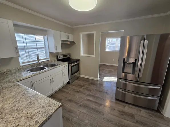 388 Poplar Ave, Newport News, VA 23607