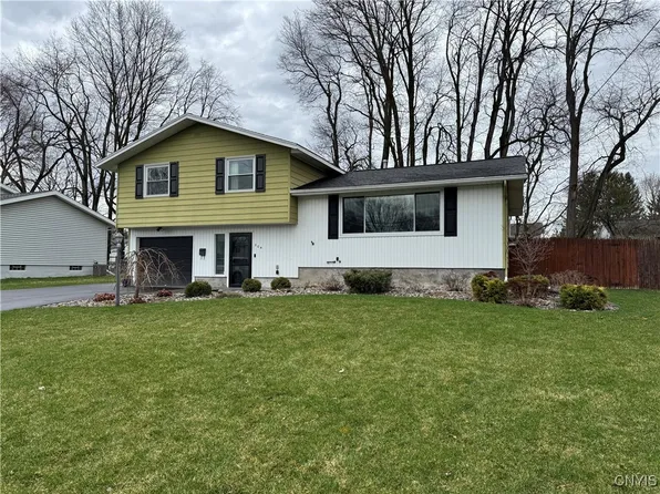 204 Riverine Rd, Liverpool, NY 13090