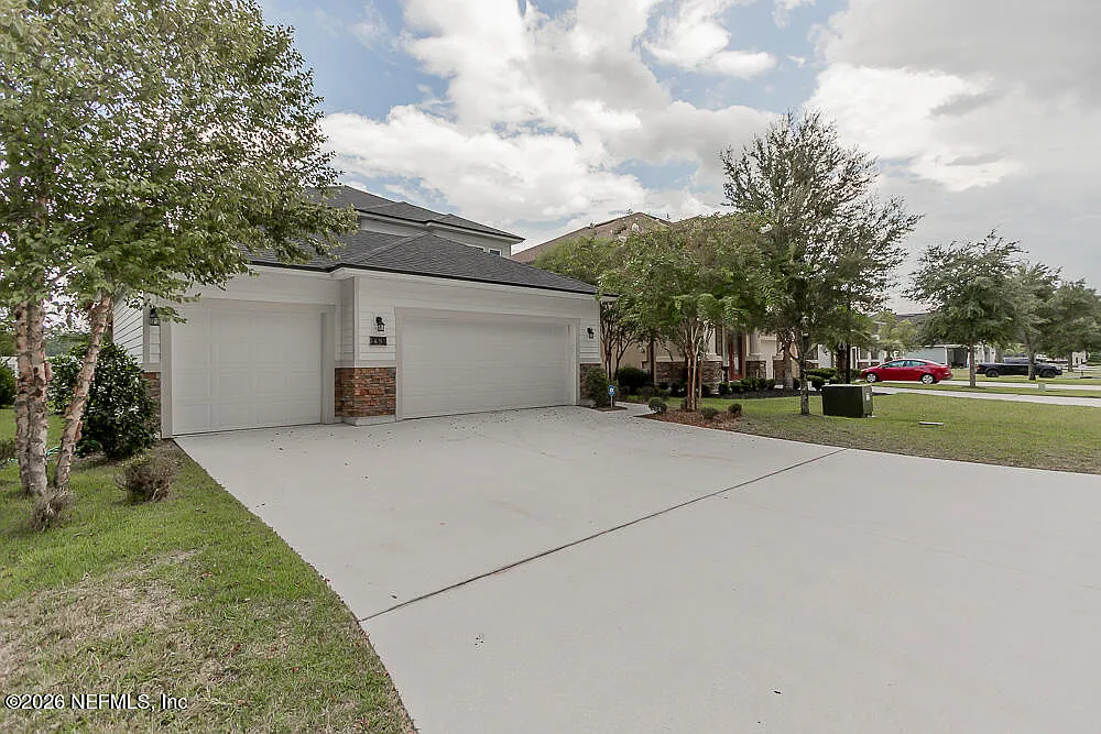 5 bed, 3.0 bath, 2844 sqft, $2,800 — Photo 2