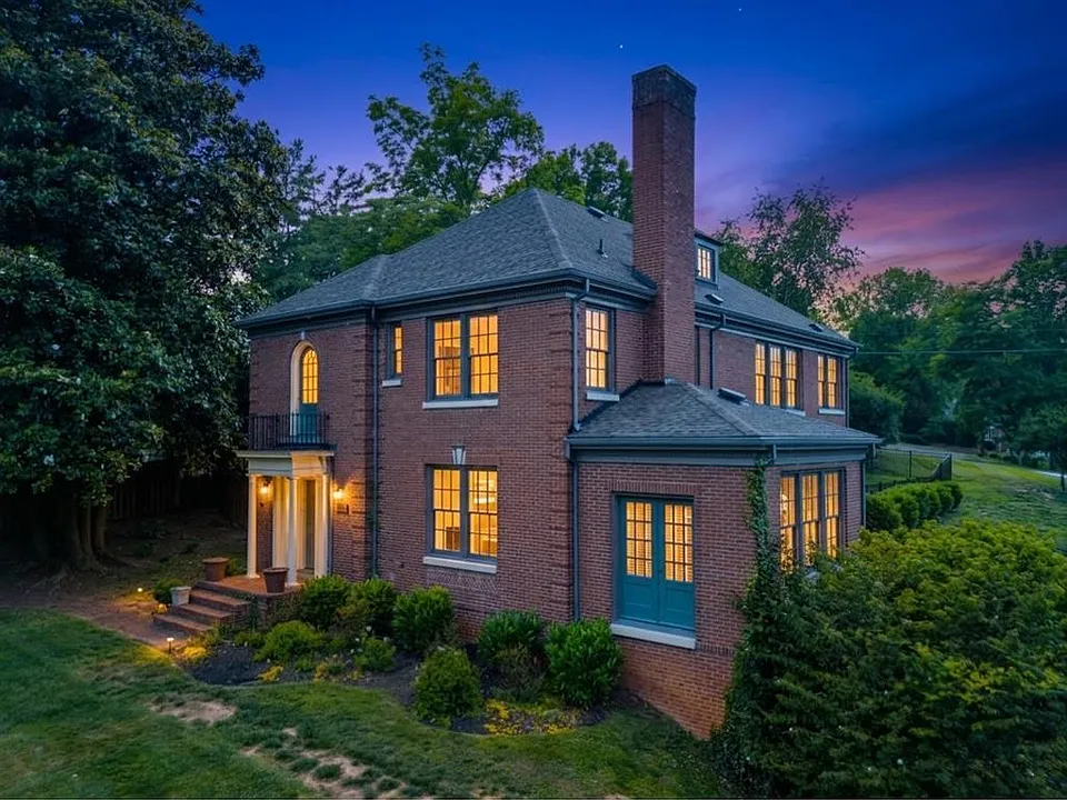 290 Long Crescent Dr