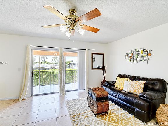 3rd image of 420 NE 17th Ave APT 6