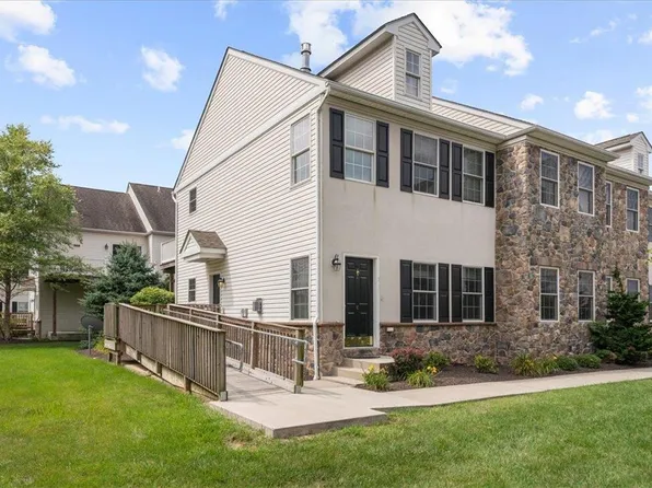 1796 Merlot Dr #A, Easton, PA 18045