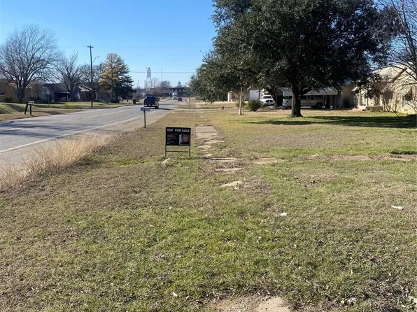 110 S Driftwood Ave, Marietta, OK 73448