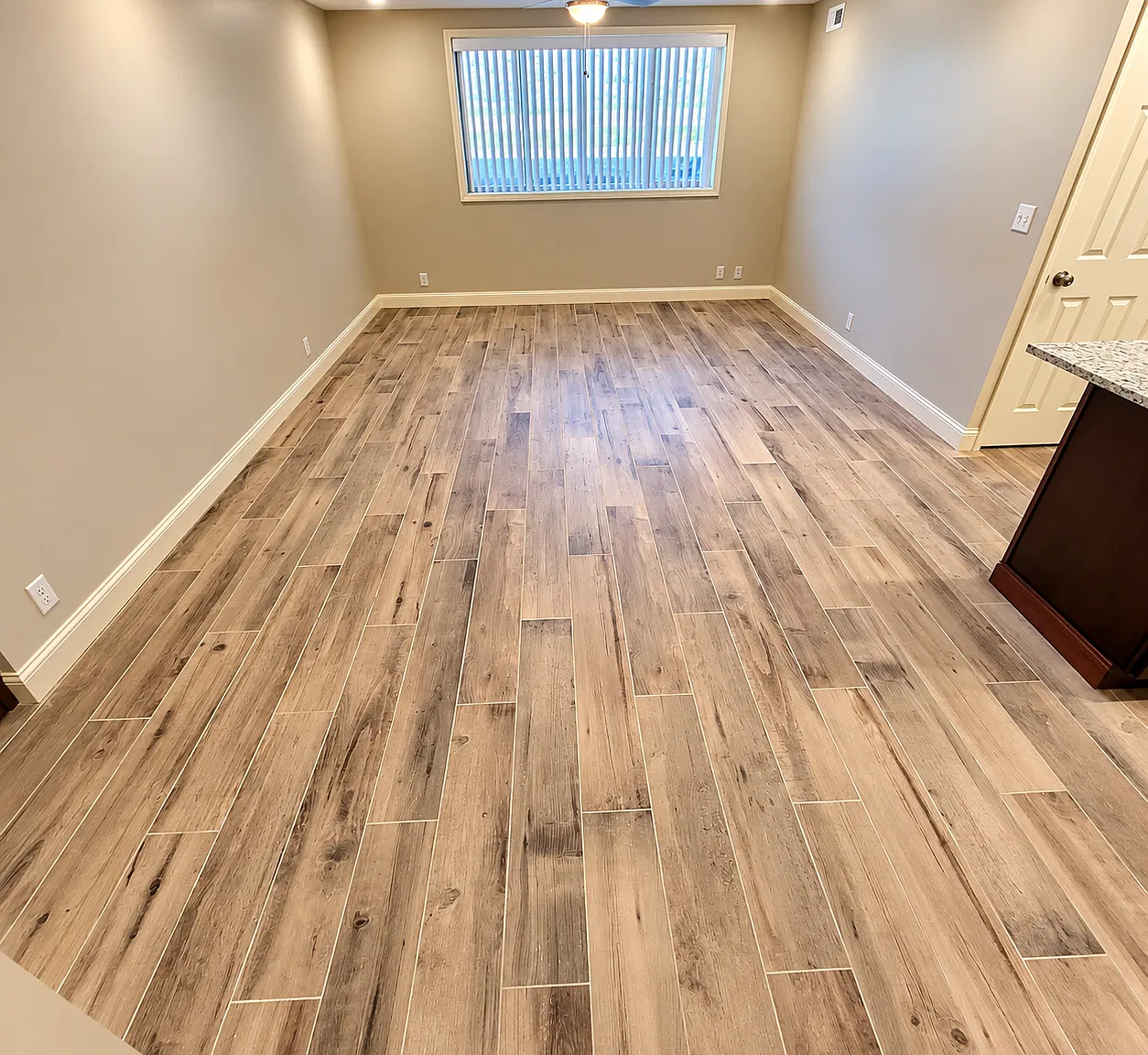 2 bed, 1000 sqft, $1,349 — Photo 3