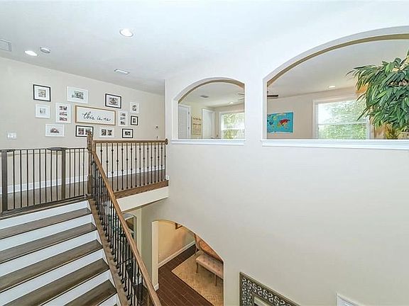 3rd image of 1809 Ivanhoe St