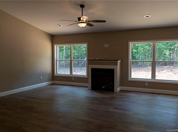 2nd image of 3386 Lake Dr