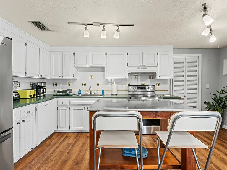 3640 Anderson Ave — Photo 30