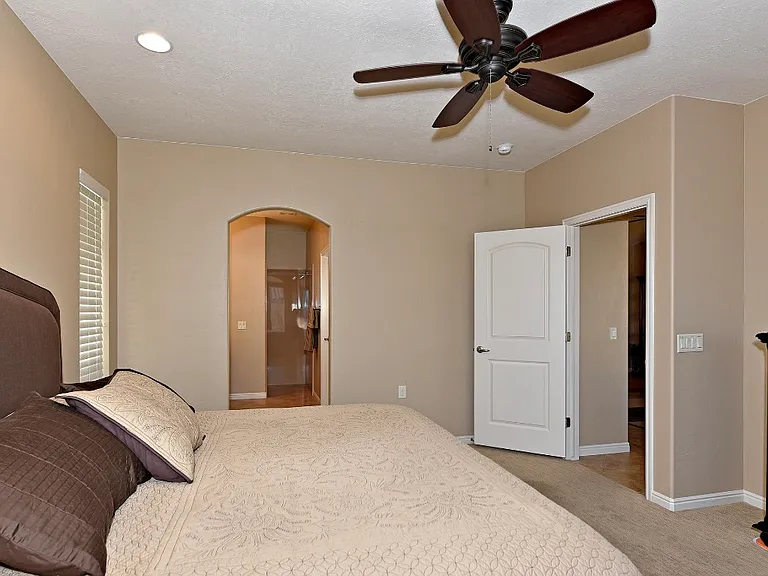 1556 W Songbird Dr — Photo 4