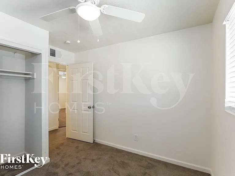 3124 W San Miguel Ave — Photo 8