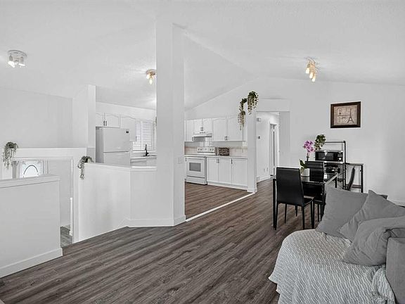 5th image of 113 E Mount Lorette Pl SE