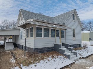 407 NW 6th St, Fairfield, IL 62837