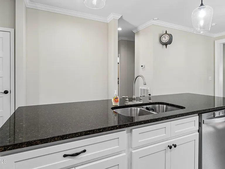 515 Villa Ln — Photo 11