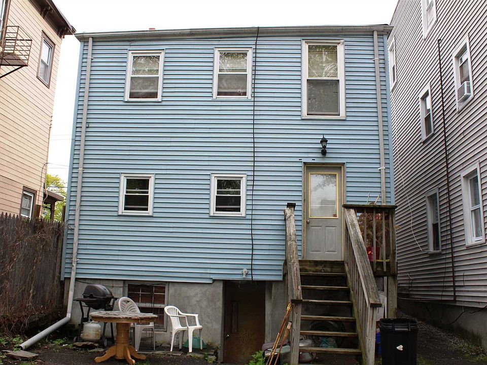 2nd image of 70 Catharine St