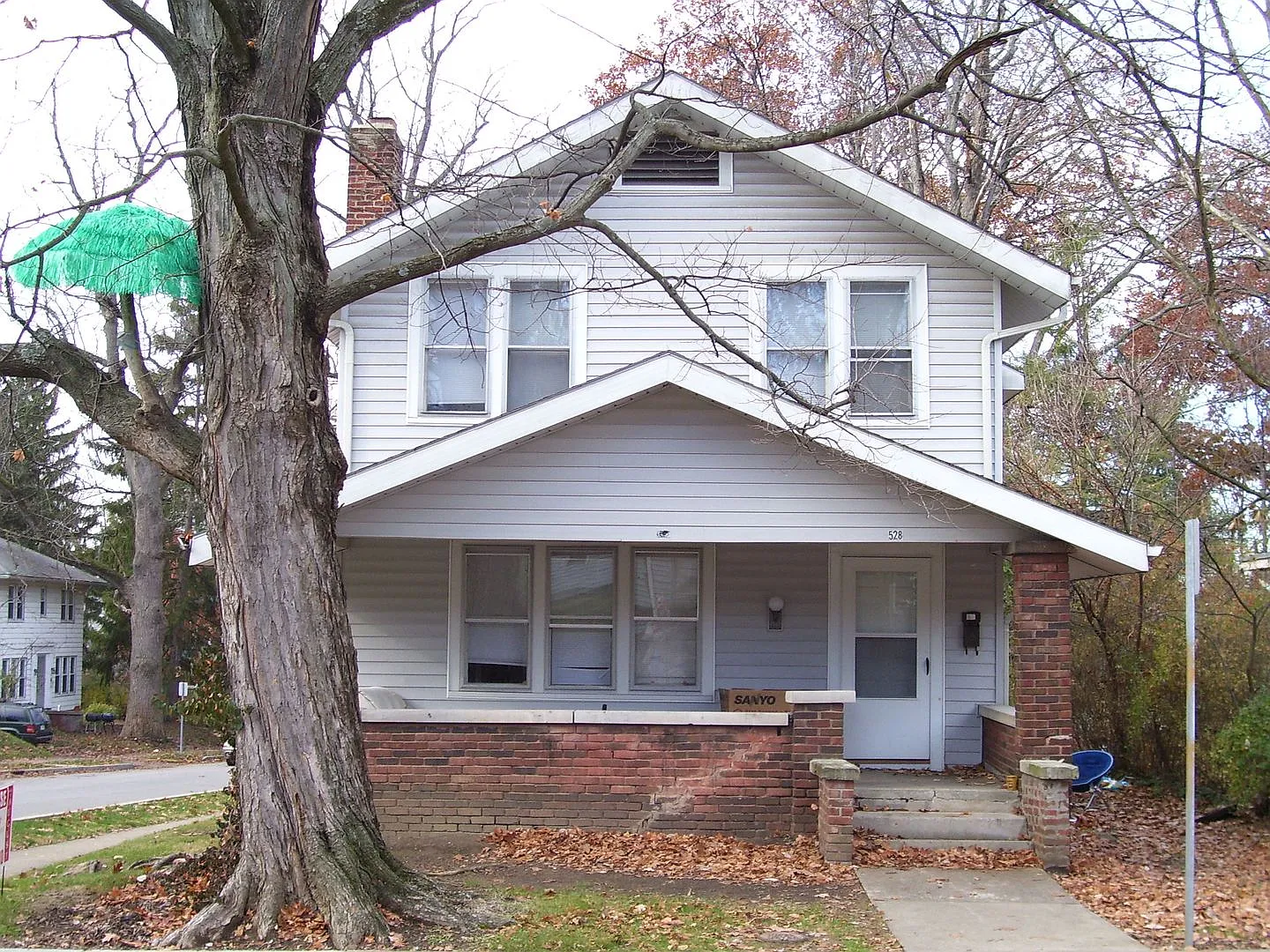 528 S Woodlawn Avenue — Photo 1