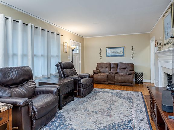 5th image of 38 Black River Rd