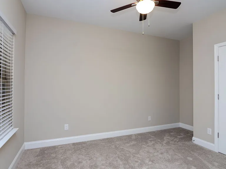 2045 Moultrie Cir — Photo 10