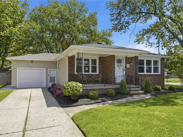 203 Broezel Ave, Lancaster, NY 14086