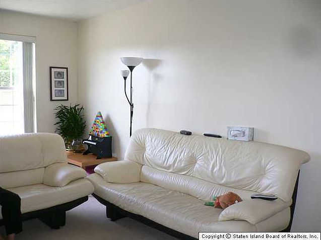 2nd image of 367 Hylan Blvd #A